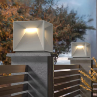 Lampe frontale de colonne solaire étanche IP65 LED pour l'extérieur Lumière solaire pour villa, cour, porte, clôture