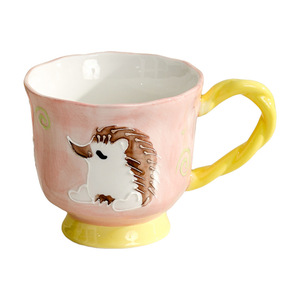Tasse à café et à petit-déjeuner en céramique sous-glaçurée, peinte à la main, motif couple chien et hérisson, avec pied haut, idéale pour un cadeau - Product Image 5