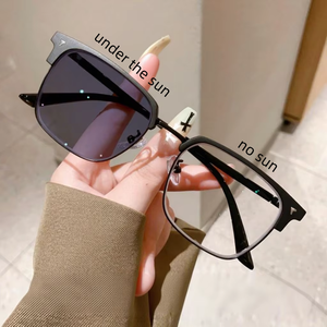 Occhiali da vista fotocromatici anti-luce blu stile vintage 2026 bestseller, montatura ottica a mezza cornice quadrata per miopia - Product Image 1