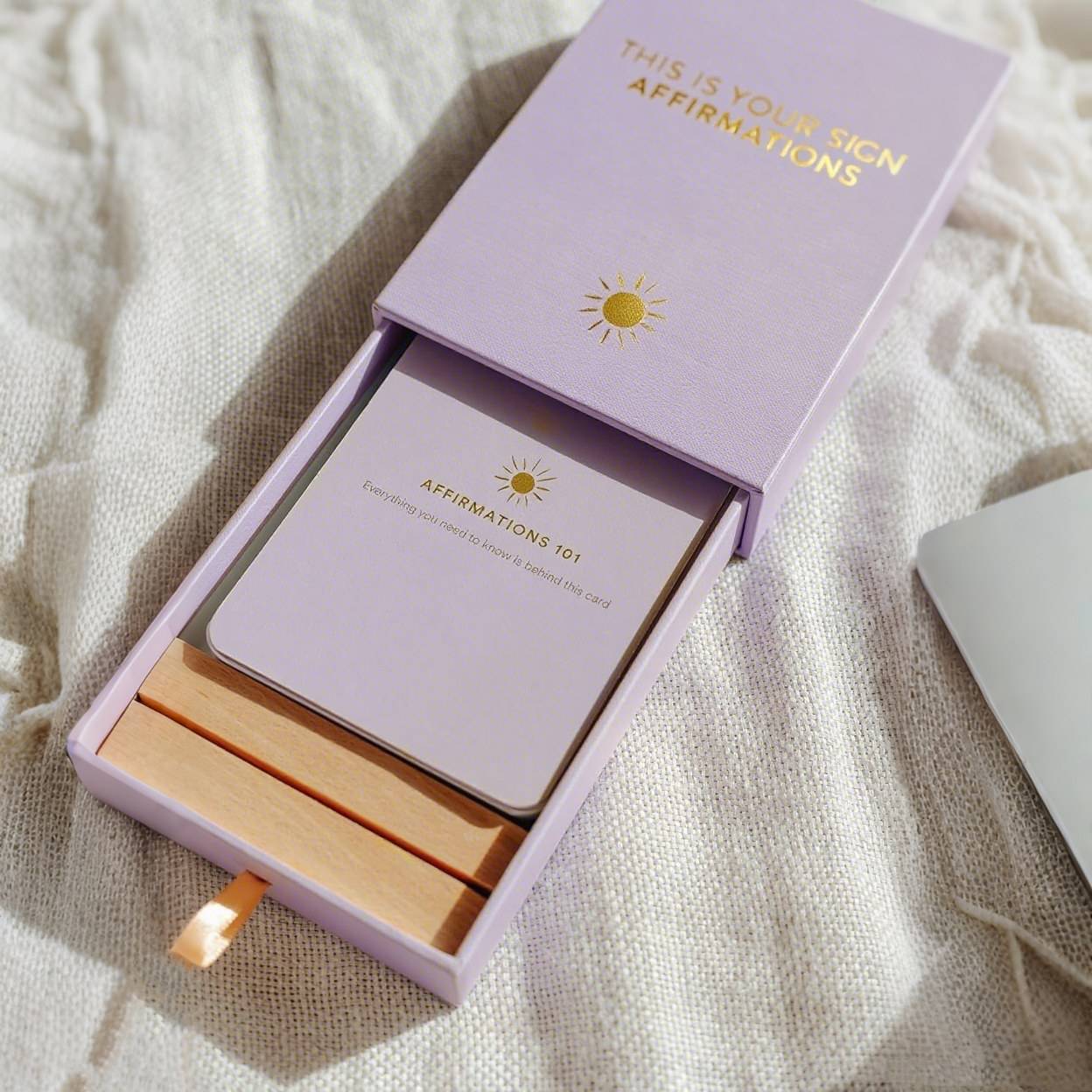 Cartes avec boîte à tiroirs