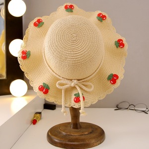 Mũ Rơm Màu anh đào dệt bằng tay với vành rộng. Lý tưởng để chụp ảnh hàng ngày và đăng trên phương tiện truyền thông xã hội. - Product Image 4