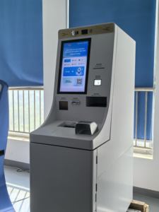 מכונת החלפת מטבעות חכמה ממתכת, קיוסק תשלום בשירות עצמי עם מסך מגע קיבולי וקורא כרטיסים - Product Image 4