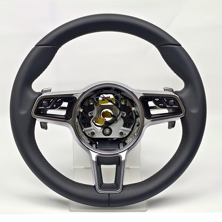 ワンランク上の運転体験を ポルシェステアリングホイール のプレミアム