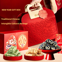 Assortiment de collations chinoises traditionnelles aux noix, graines de citrouille et barres de bonbons aux cacahuètes, boîte cadeau pour les fêtes