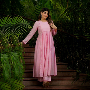Ensemble Kurta en coton brodé rose, coupe ample, longueur au sol, vêtements décontractés traditionnels indiens et pakistanais pour femmes - Product Image 1