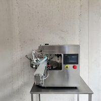 Machine de remplissage et de bouchage rotative de bureau Ding Yan pour sachets Doypack et pochettes à bec verseur, pour liquides, format compact