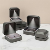 Boîte à bijoux octogonale de luxe abordable haut de gamme, peinte en gris, avec éclairage LED, Huizhou, pour bagues, boucles d'oreilles, colliers, bracelets