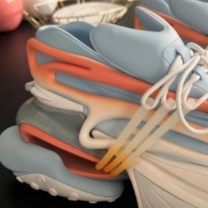Chaussures de sport tendance à plateforme surélevée avec design en forme de vaisseau spatial, chaussures de marque de luxe sur mesure - Product Image 3