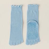 Chaussettes de yoga personnalisées avec logo, antidérapantes, à points en silicone, à 5 doigts, avec bordure à volants, respirantes, pour Pilates