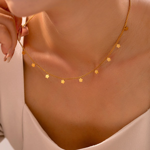 Hot Sell 18K Gold-Plated Stainless Steel <b>Statement</b> <b>Necklace</b> with Floral Pendant | Fashionable Collarbone Chain - Product Image 4