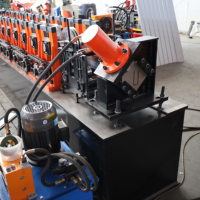 Machine automatique de formage à froid de profilés en acier pour rails de guidage de portes à enroulement en U