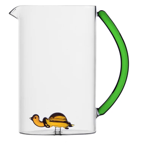 Brocca in vetro Animal Farm Turtle Pitcher da 1,5 litri con manico verde per servire acqua o succo - Product Image 1