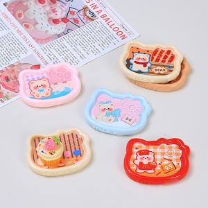 Милый цветной брелок-шарм из смолы в виде кота с бутербродом, перфорированный, для украшения чехлов, заколок для волос и других поделок - Product Image 2