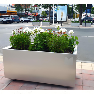 モダンで現代的なカスタム形状の長方形大型屋外用ステンレス製プランターボックス（屋外植物用） - Product Image 1