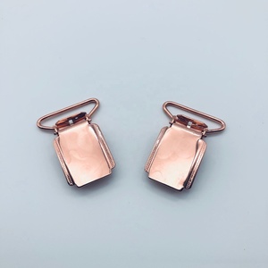 Clips de vêtement en métal de haute qualité emballage en vrac personnalisé porte-sucette élégant bébé vêtements pantalons pinces à bretelles - Product Image 5