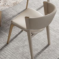Mobilier de restaurant moderne Chaise de salle à manger nordique Chaise en cuir rembourrée confortable et minimaliste pour café et bar