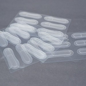 Prothèses auriculaires elfiques sur mesure transparentes, taille et épaisseur personnalisables, avec structure à quille pour un confort non invasif - Product Image 2