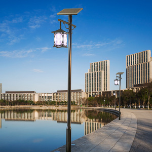 Lampadaire solaire de jardin à LED avec abat-jour en verre, corps en fer, IP66, blanc neutre 2700K, détecteur de mouvement, luminaire extérieur non détachable - Product Image 3