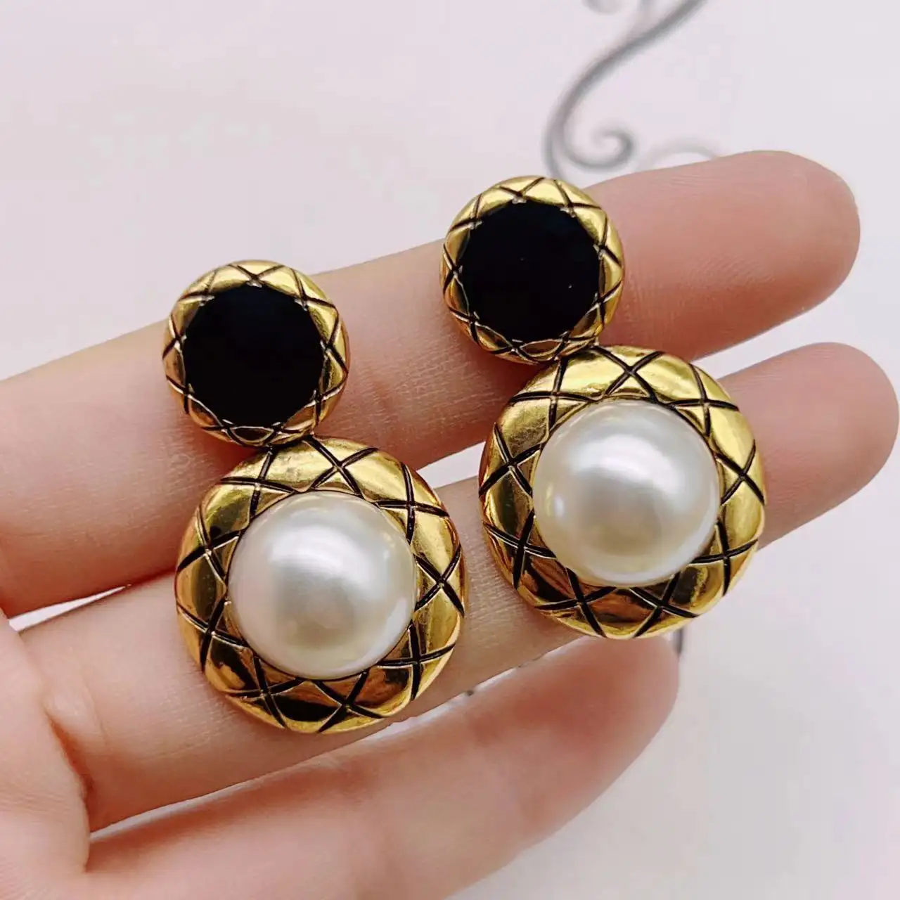Yingtong Vintage Gold Metal Round Pearl Dangle Earrings Women Wholesale Earrings Mixed Lot Jewelry 2024