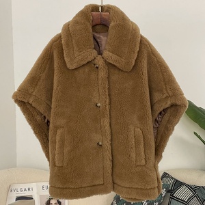 Teddy Bear Cape Vest Spring Outwear Jacket con mangas cortas de murciélago y diseño grueso - Product Image 1