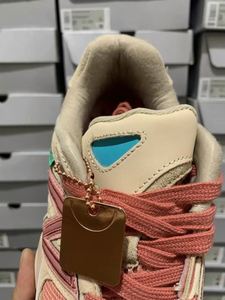 Vente directe usine Yue-Yuen-Shoes – Baskets de sport de luxe originales de créateur, nouveau style, à lacets, souples et antidérapantes - Product Image 3