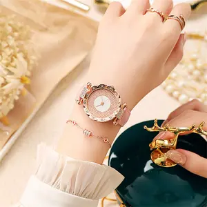 Nouvelle montre à quartz pour femmes à cadran numérique simple à la mode explosive première montre haute