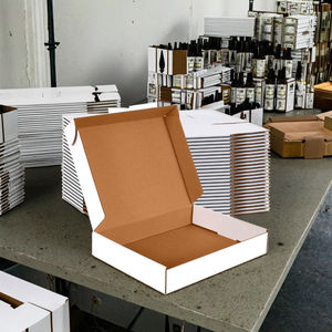 <span class=keywords><strong>Cajas</strong></span> de envío de papel corrugado plegables reciclables exteriores blancas personalizadas con revestimiento UV y barnizado - Product Image 6