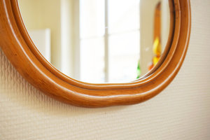 Miroir de pomme en rotin fait à la main avec tige pour décor de chambre d'enfant - Product Image 5