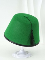 Chapeaux Fez en feutre rouge, vert et noir avec pompon pour Halloween, cosplay et fêtes costumées - Vente en gros