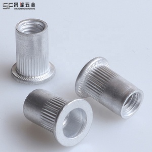 Tuerca remachable <span class=keywords><strong>de</strong></span> cabeza plana moleteada con extremo abierto <span class=keywords><strong>de</strong></span> aluminio, métrica/unidada M4-M12 1/4'' 5/16'' 3/8'' 1/2'', para evitar deformación térmica - Product Image 4