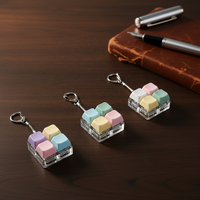 Porte-clés LED anti-stress en acrylique, étanche et léger, avec design de dessin animé