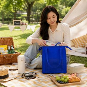 Sac isotherme carré grande capacité pour repas à emporter, en non-tissé gaufré à motif de points, avec logo personnalisé et feuille d'aluminium épaisse - Product Image 4