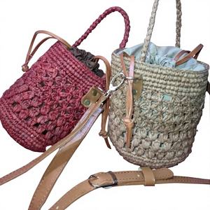 Bolsa de Arroz Rectangular Natural de Estilo Urbano Simple para Uso Diario, 100% Fibra de Rafia de Palma con Asas y Detalles de Cuero - Product Image 1