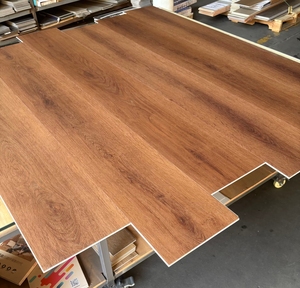 Nouvelles couleurs <span class=keywords><strong>de</strong></span> bois tendance, revêtement <span class=keywords><strong>de</strong></span> sol SPC, planches <span class=keywords><strong>de</strong></span> vinyle rigides imperméables avec sous-couche IXPE pour la décoration intérieure moderne - Product Image 6