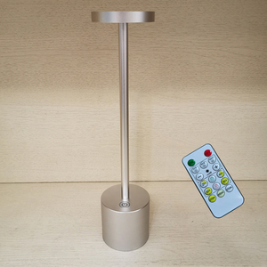Lámparas de <span class=keywords><strong>Mesa</strong></span> Doradas de Lujo Modernas, Control Remoto Táctil, Aleación de Aluminio, Batería de 5200mAh de Alta Capacidad - Product Image 3