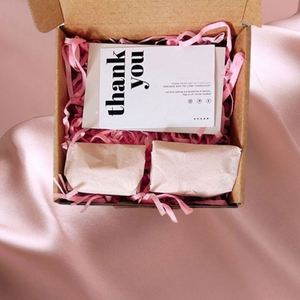 กล่องไปรษณีย์กระดาษลูกฟูกย่อยสลายได้พิมพ์โลโก้ตามสั่งขายส่ง พร้อมบุฟองน้ำนูนลายสำหรับบรรจุภัณฑ์ถุงเท้าขนสัตว์ - Product Image 2
