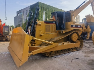 รถดันดิน CAT D8R มือสองสมรรถนะสูง เครื่องจักรก่อสร้างมือสอง รถดันดินแคตเตอร์พิลลาร์สำหรับขาย - Product Image 3