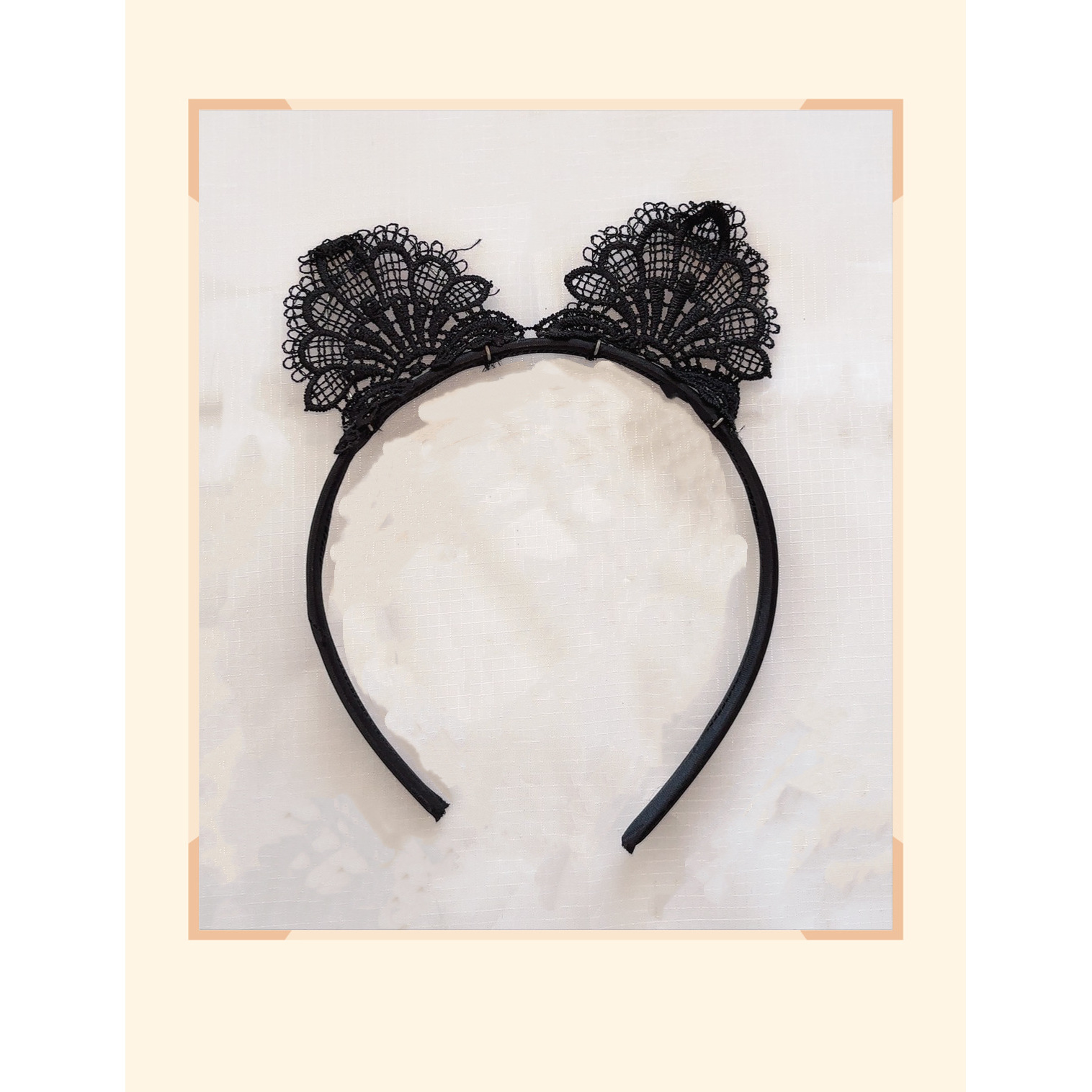Oreilles de chat en dentelle noire
