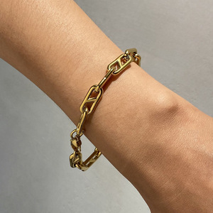 Pulsera Geométrica de Acero Inoxidable Dorada, Joyería Unisex, Regalo, Diseño de Cadena - Product Image 3