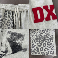 Pantalon de survêtement en chenille rouge avec imprimé photo léopard |   Joggers amples en molleton épais 460g à jambe large, ourlet brut, streetwear de luxe OEM