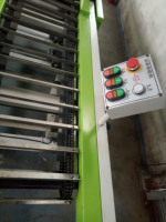 Machine à assembler les bords en bois massif Épandeur de colle pour bois laminé à double chaîne avec moteur pour bois articulé au doigt par