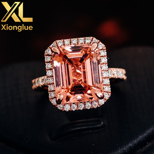 Anillo de Compromiso con Certificado GRC, Anillo de Oro Rosa de 10K con Gema Rosa de 5.5ct Cultivada en Laboratorio, Corte Esmeralda, Joyería para Mujer - Product Image 4