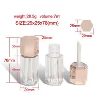 7ml gros Logo personnalisé vide Unique mignon tubes de brillant à lèvres en forme d'hexagone irrégulier avec capuchon en or et argent