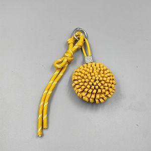 Porte-clés mini tournesol haut de gamme fait main avec pompon, breloque de sac, accessoire décoratif - Product Image 5