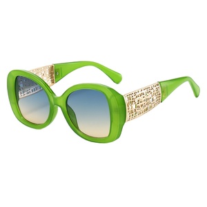 Gafas de Sol Retro Modernas con Protección UV400, Diseño Exclusivo de Marca Reconocida, Personalizadas para Hombre y Mujer - Product Image 2