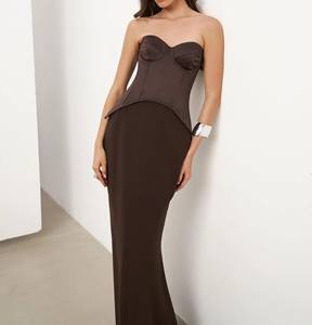 Robe longue bustier en satin marron chocolat pour femme, décolleté cœur, coupe sirène, idéale pour les soirées formelles et les fêtes - Product Image 6
