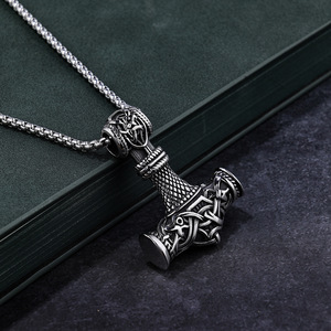 Hammer Mjolnir Pendentif Collier pour Hommes Lutte pour <span class=keywords><strong>la</strong></span> <span class=keywords><strong>vie</strong></span> Gravé Viking Hammer Pendentif - Product Image 3