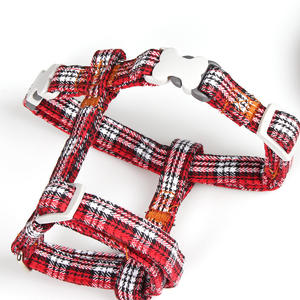 สายจูงสัตว์เลี้ยง สายรัดสุนัขขนาดเล็ก ปรับได้ สายรัดแบบมีเบาะ ลายสก๊อตทันสมัย ป้องกันการหลุดรอด - Product Image 2