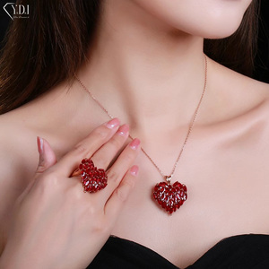 YDI Jewelry 10.9ct Collar de rubí de sangre de Paloma creado en laboratorio, colgante de piedras preciosas de color de acento dorado. - Product Image 5