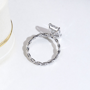 Bague de fiançailles Messi Jewelry MSR-2099 en or 18 carats avec diamant de laboratoire taille radiant - Product Image 6